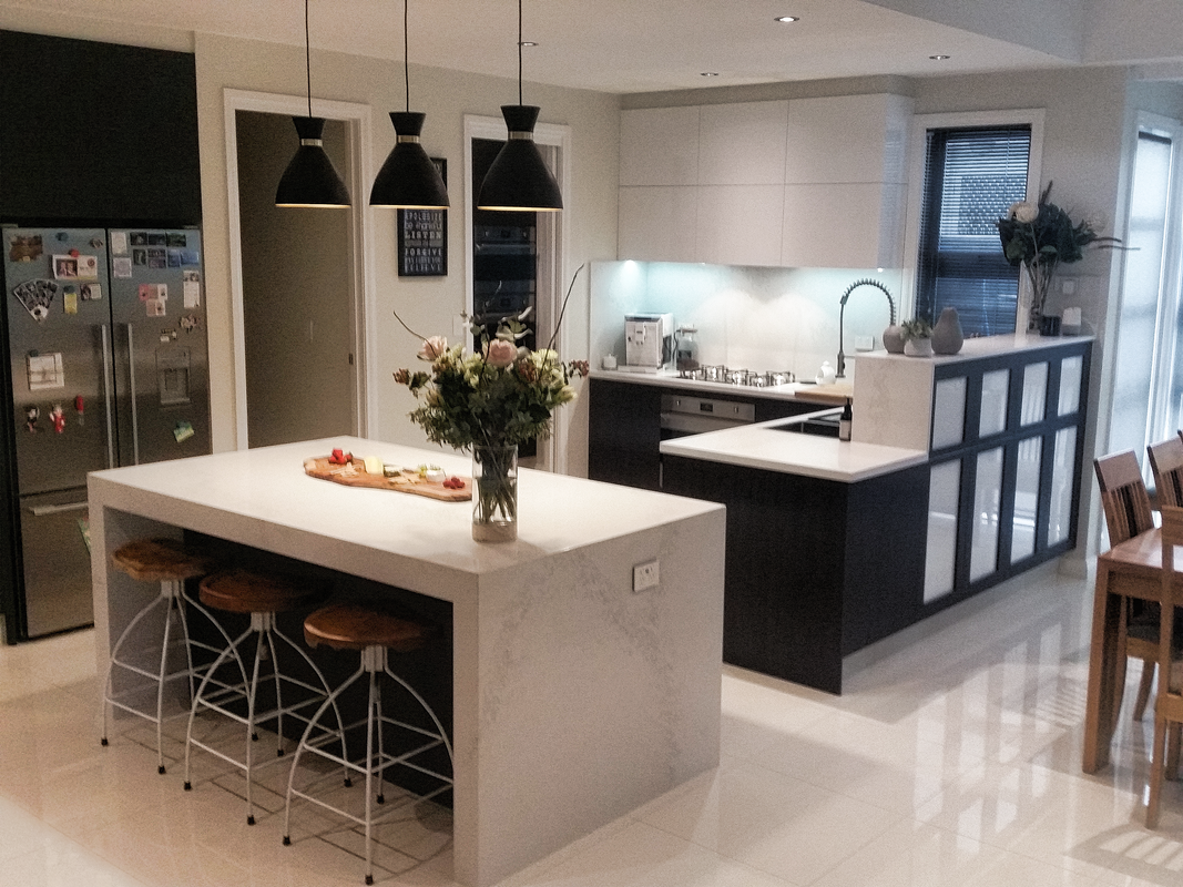 Contemporary kitchen, Modern kitchen, Classic black and white kitchen, Beautiful and fully functional kitchen, Handleless kitchen
